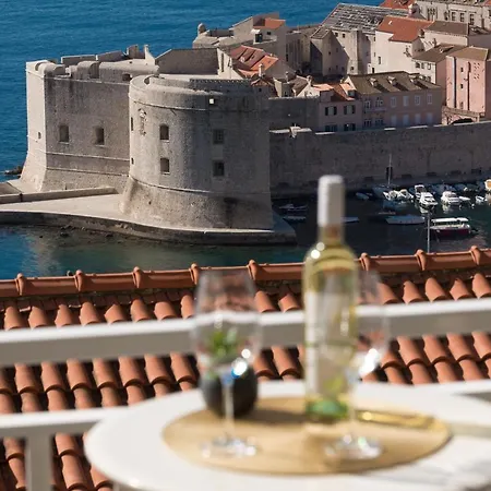Portolan's Amazing Sea & Old Town View *