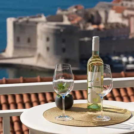 Portolan's Amazing Sea & Old Town View Apartment *