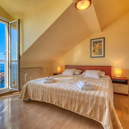 Portolan's Amazing Sea & Old Town View Apartment