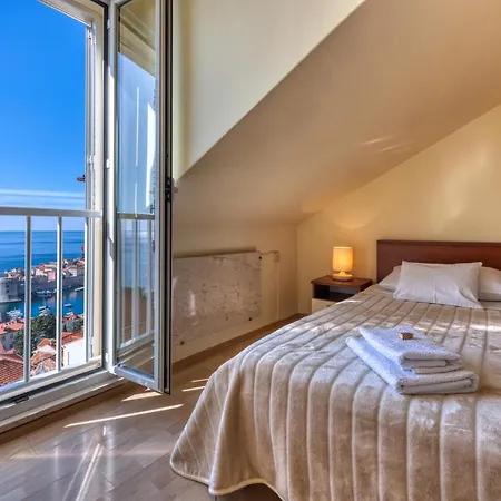 Apartment Portolan's Amazing Sea & Old Town View